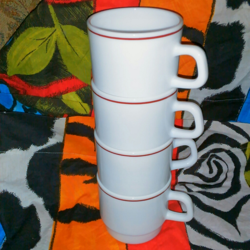 VINTAGE ARCOPAL FRANCE TEA CUP MUG.
